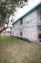 Summit Apartments in McAllen, TX - Building Photo