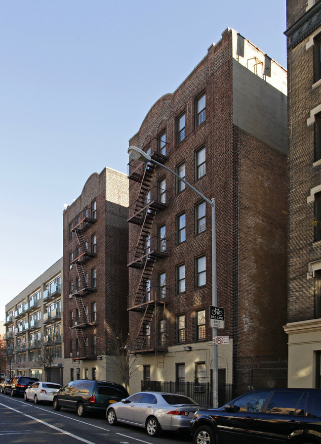 16-20 Marble Hill Ave in New York, NY - Foto de edificio - Building Photo