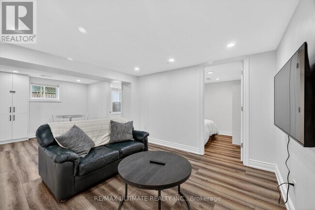 property at 818 Krosno Blvd