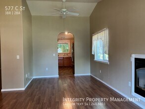 577 C St in Phoenix, OR - Building Photo - Building Photo