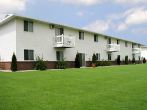 Ledgecrest Estates in De Pere, WI - Foto de edificio - Building Photo