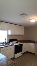 200 Holmes St in Lake Charles, LA - Building Photo - Building Photo