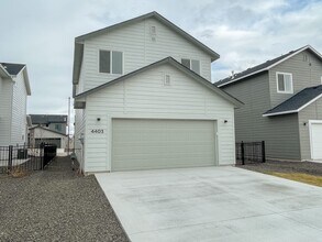 4403 N Magical Crk Ave in Meridian, ID - Building Photo - Building Photo