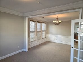 617 Maple Grove Way in Marietta, GA - Foto de edificio - Building Photo