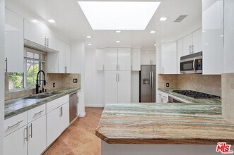 2350 Malcolm Ave in Los Angeles, CA - Building Photo - Building Photo
