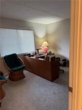 650 E Greenwich Ave in West Warwick, RI - Building Photo - Building Photo