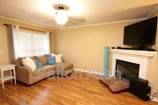 40 Queen Rd in Candler, NC - Building Photo - Building Photo