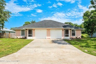 158 Empress Ave, Unit B in Sebastian, FL - Building Photo