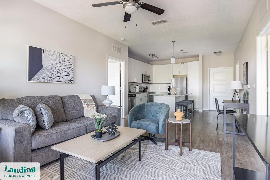 2300 Tapestry Park Dr in Land O Lakes, FL - Building Photo