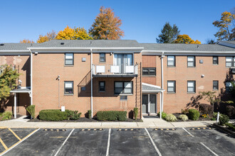 The Linden Apartments in Englewood, NJ - Foto de edificio - Building Photo