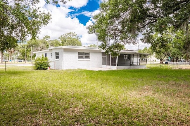 3005 S Kings Ave in Brandon, FL - Building Photo - Building Photo