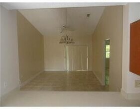 8105 SW 21st Ct in Miramar, FL - Building Photo - Building Photo