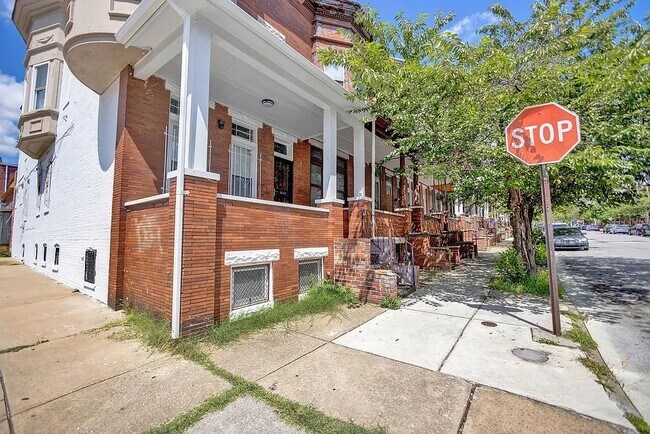 1600 Appleton St in Baltimore, MD - Building Photo - Building Photo