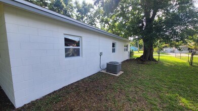 106 N 40th St in Fort Pierce, FL - Building Photo - Building Photo