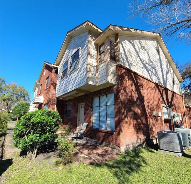 1103 Dulles Ave in Stafford, TX - Building Photo - Building Photo