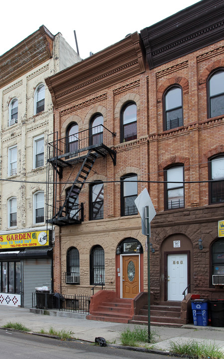 870 Hancock St in Brooklyn, NY - Building Photo