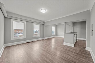 6812 Detroit Ave in Cleveland, OH - Building Photo - Building Photo