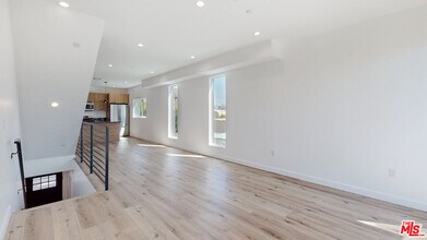 2304 Hauser Blvd in Los Angeles, CA - Building Photo - Building Photo