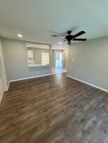 9902 Valley Sun Dr in Houston, TX - Building Photo
