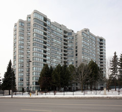 Royal Promenade in Vaughan, ON - Building Photo - Building Photo