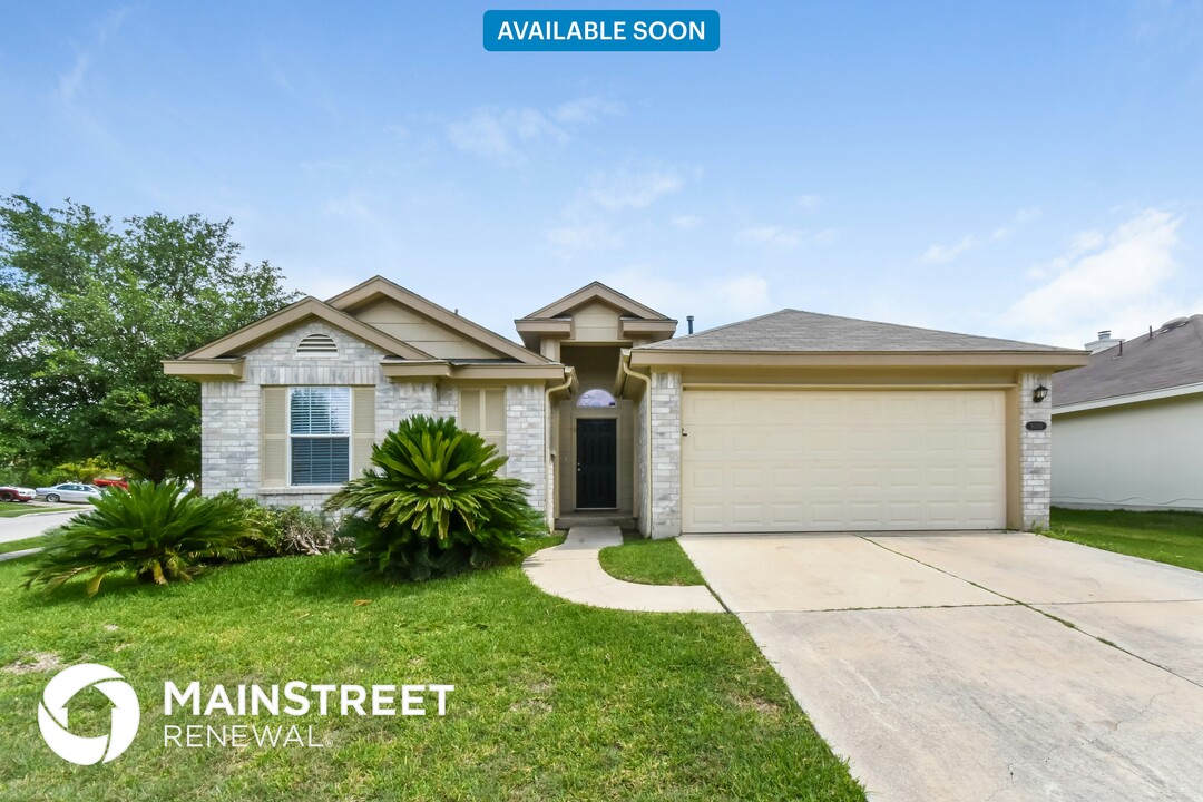 9030 Trumpet Cir in Converse, TX - Building Photo