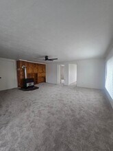 1643 Summers Ln in Klamath Falls, OR - Building Photo - Building Photo