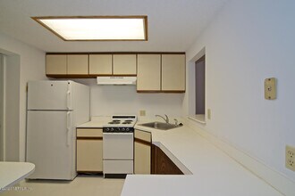 122 4th St N-Unit -C in Jacksonville Beach, FL - Building Photo - Building Photo