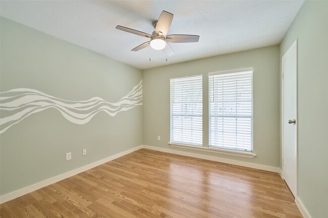 property at 5 N White Pebble Ct