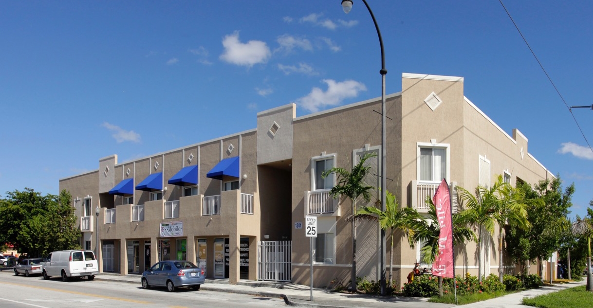 Palm Avenue Condos in Hialeah, FL - Building Photo