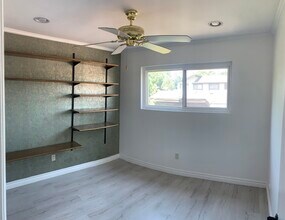 7560 Corbin Ave, Unit 2 in Reseda, CA - Building Photo - Building Photo