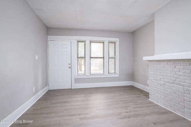 1701 Hale Ave-Unit -2 in Louisville, KY - Foto de edificio - Building Photo