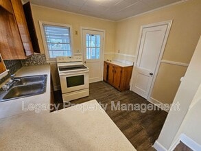 102 Allen Ruffin Ave in Hillsborough, NC - Building Photo - Building Photo