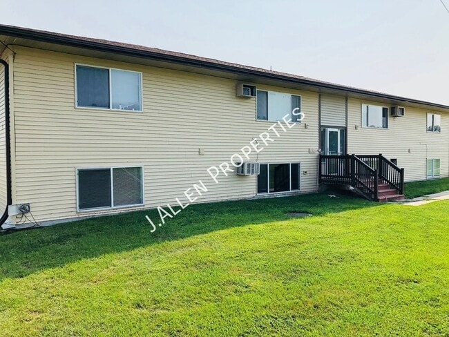 1805 Parker Cir in Norfolk, NE - Building Photo - Building Photo