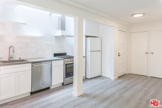 1004 1/2 N Ogden Dr in West Hollywood, CA - Building Photo - Building Photo