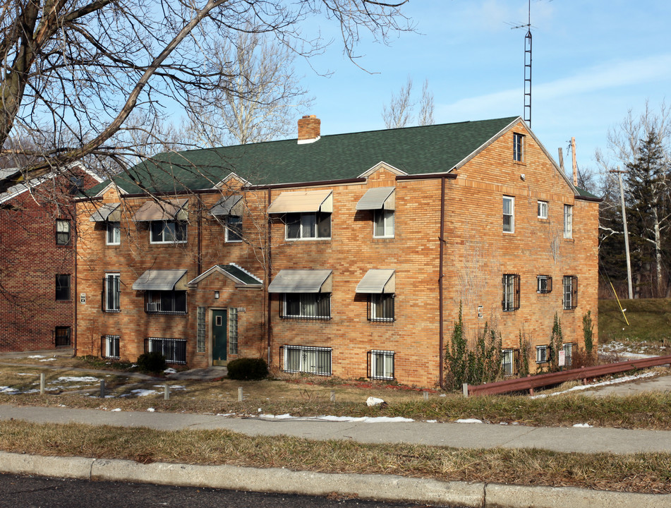 1356 N Cove Blvd in Toledo, OH - Building Photo