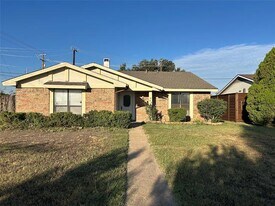 2525 Crown Cir in Garland, TX - Building Photo