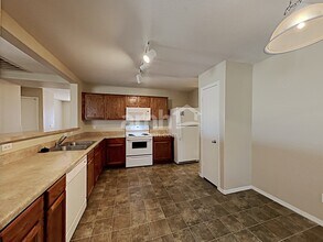 7504 S Sunrise Way in Buckeye, AZ - Building Photo - Building Photo