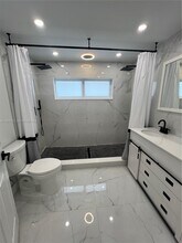 140 Pocatella St in Miami Springs, FL - Foto de edificio - Building Photo