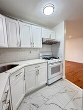 6604 Grand Central Pkwy in Queens, NY - Building Photo - Building Photo