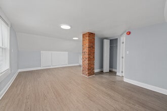 221 N Elizabeth St, Unit 4 in Wichita, KS - Foto de edificio - Building Photo