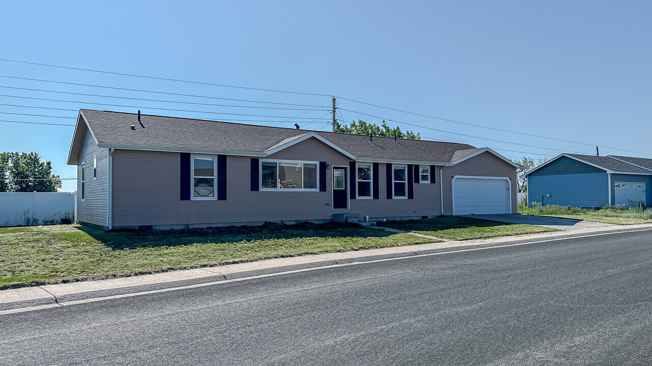 1229 Sonata Lane in Cheyenne, WY - Building Photo