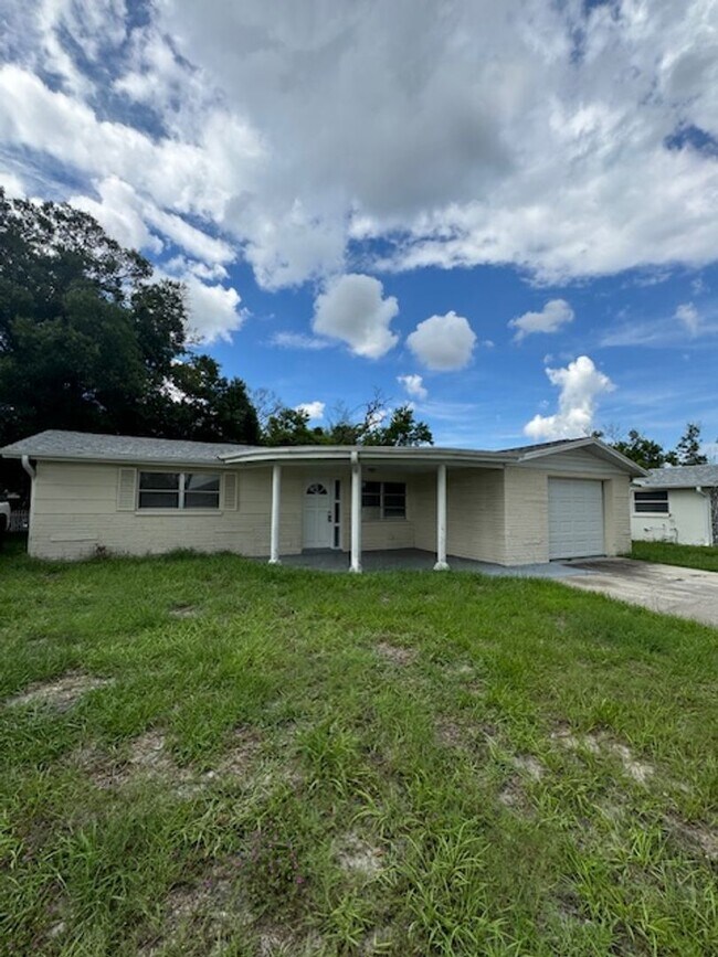 5546 Moog Rd in Holiday, FL - Building Photo - Building Photo