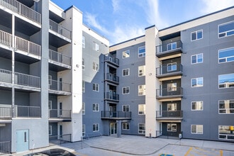 Hills on 36 in Edmonton, AB - Building Photo - Building Photo