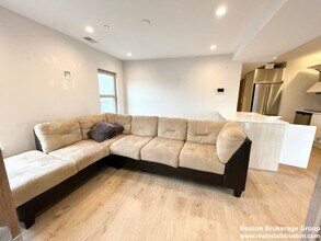 118 Buttonwood St, Unit 4 in Boston, MA - Building Photo - Building Photo