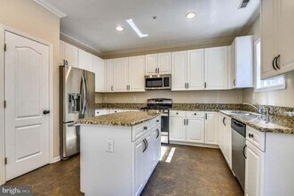 4946 Lee Farm Ct in Ellicott City, MD - Building Photo - Building Photo