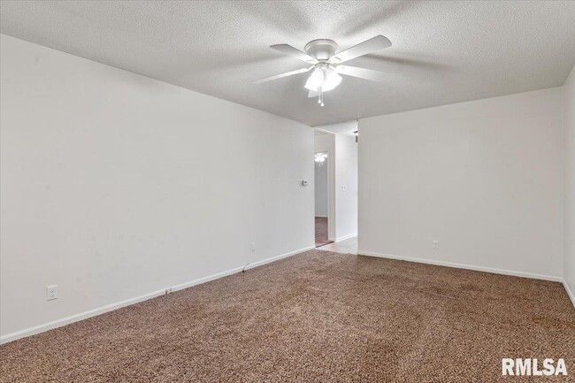 3 Sundowner Ln in Springfield, IL - Building Photo - Building Photo