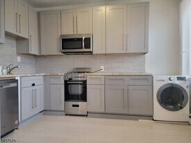 24 E Price St in Linden, NJ - Building Photo