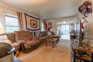 1004 College Ave in Morgantown, WV - Building Photo