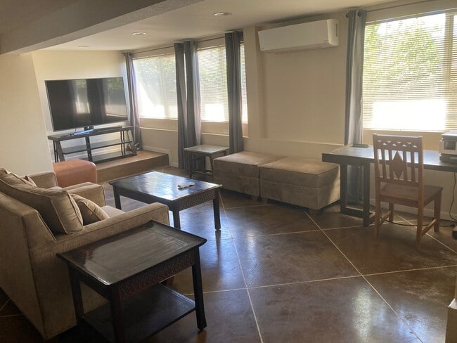 540 Kumulani Dr, Unit #B Studio