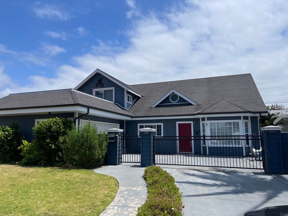 443 Cherry Ave in Imperial Beach, CA - Building Photo